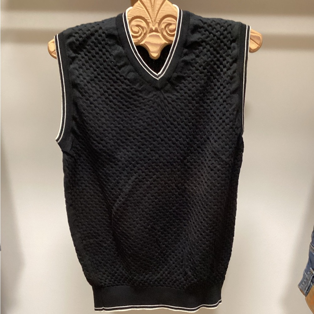 BOBBY JONES BLACK V-NECK SWEATER VEST WITH TEXTURED KNIT SIZE M